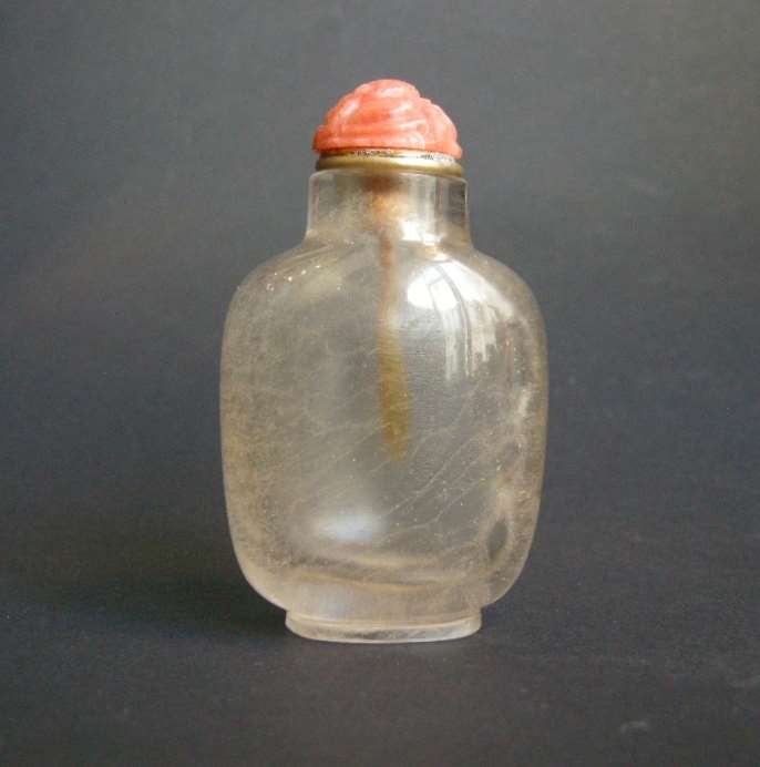 Snuff bottle Rock Crystal with effect "sea spray" or "cracked ice"